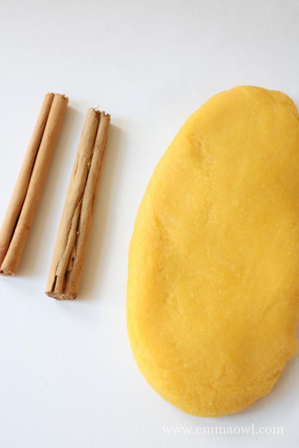 Easy to make - no cream of tartar - cinnamon scented play dough. Make some today